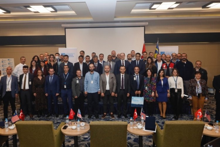 Sabiha G&ouml;k&ccedil;en Havalimanı'nda personeller &ouml;d&uuml;llendirildi