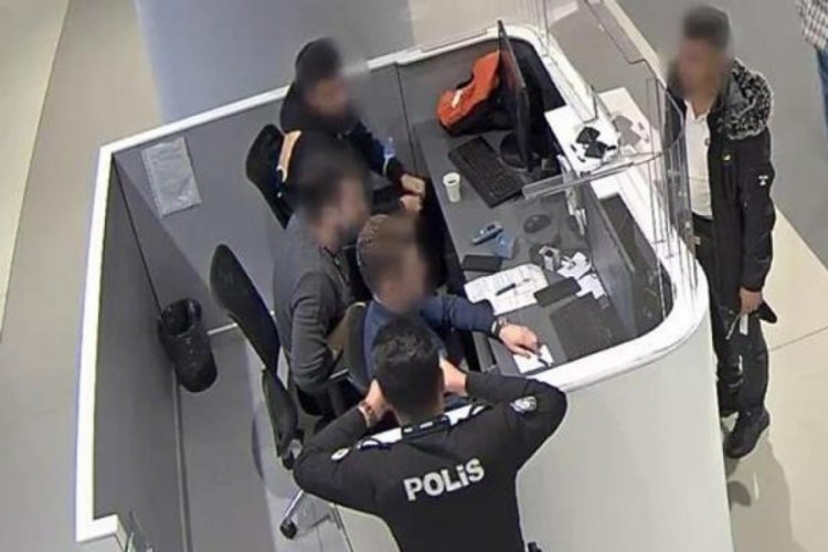 Sahte pasaportla giriş yapmak isterken yakalandı