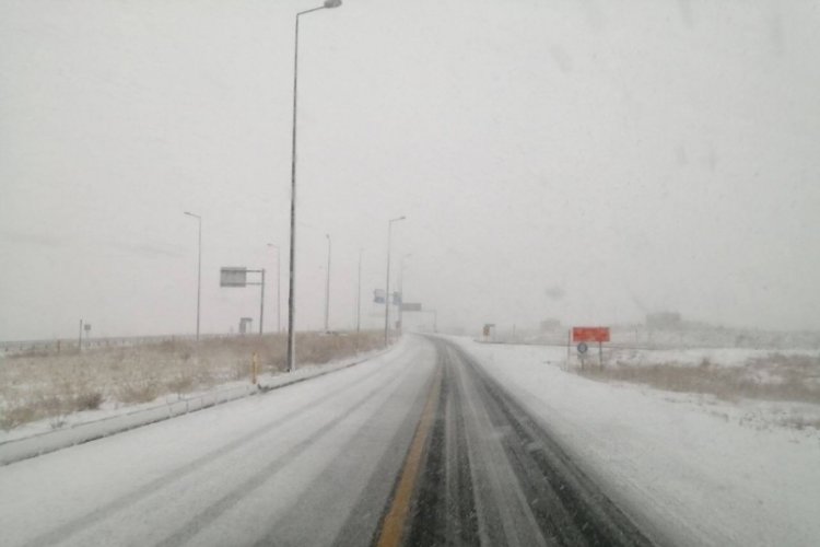 Erciyes Dağı beyaza b&uuml;r&uuml;nd&uuml;