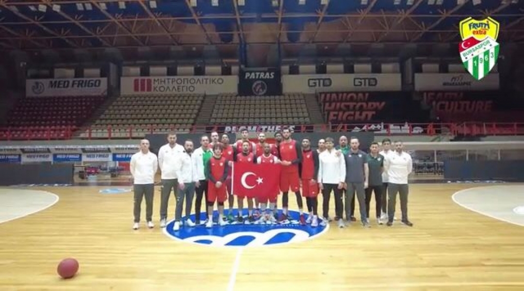 Frutti Extra Bursaspor, Yunanistan'da Atat&uuml;rk'&uuml; andı!