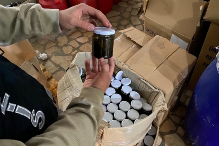 İstanbul Ey&uuml;psultan'da ka&ccedil;ak cinsel i&ccedil;erikli &uuml;r&uuml;n operasyonu
