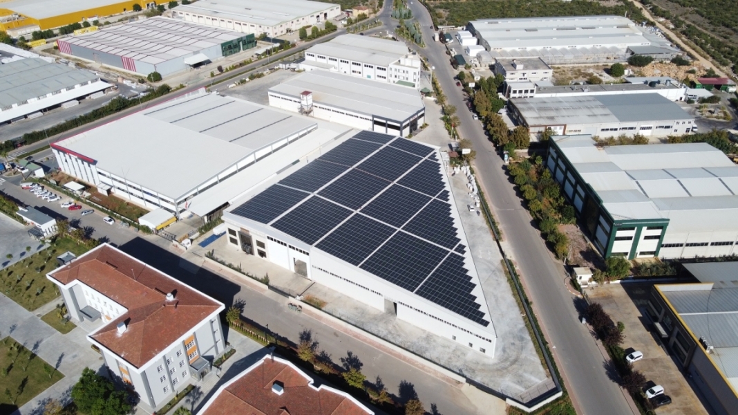 CW Enerji &ccedil;atıları g&uuml;neşle buluşturmaya devam ediyor