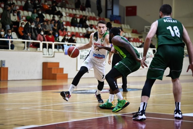 Akran Gemlik Basketbol'da Batın Tuna'dan k&ouml;t&uuml; haber