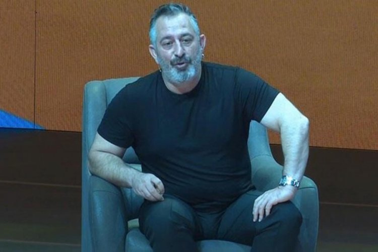 Cem Yılmaz'dan iddialı c&uuml;mle: Cilalı Taş Devri'ne g&ouml;nderseniz orada da g&uuml;ld&uuml;r&uuml;r&uuml;m