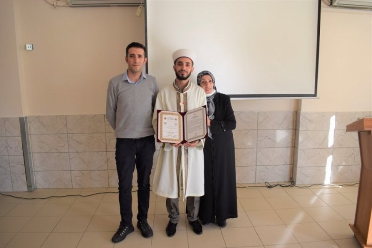 Cezaevine d&uuml;şen Veysel Bakır, hafız oldu