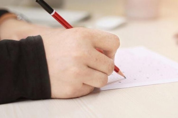 MEB' duyurdu: A&ccedil;ık &ouml;ğretim okulları sınavları &ccedil;evrim i&ccedil;i yapılacak
