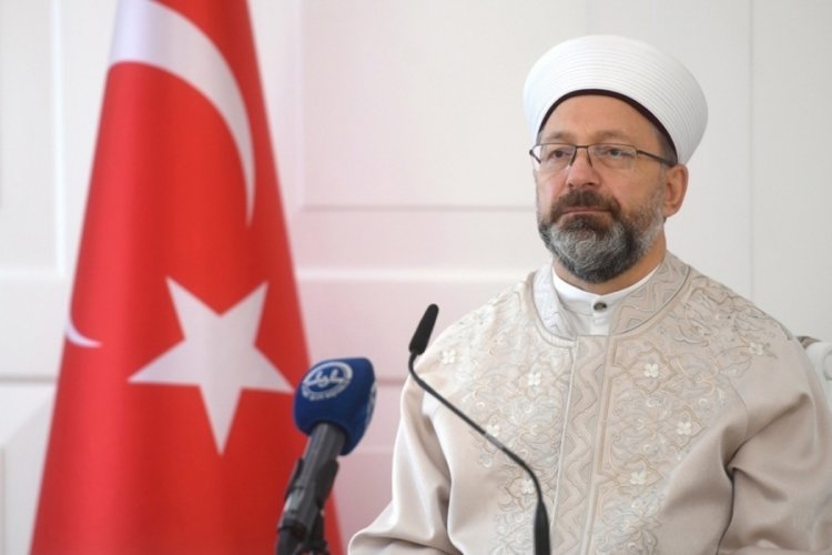Diyanet İşleri Başkanı Erbaş'dan cami ve mescitlerde normal saf d&uuml;zeni talimatı