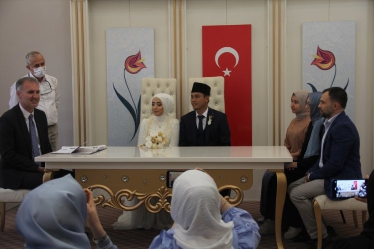 Endonezya'da tanışan &ccedil;ift Bursa'da nikah kıydı