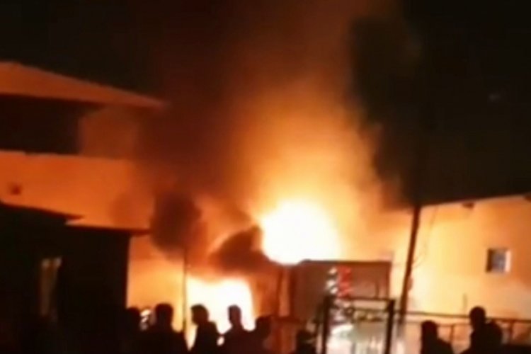 Bursa'da hafriyat kamyonundan &ccedil;ıkan yangın geceyi g&uuml;nd&uuml;ze &ccedil;evirdi