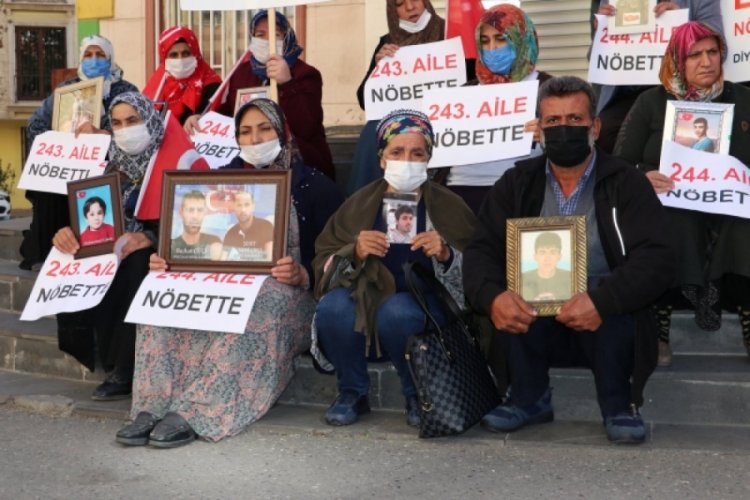 Diyarbakır'daki evlat n&ouml;betine yeni aileler katıldı