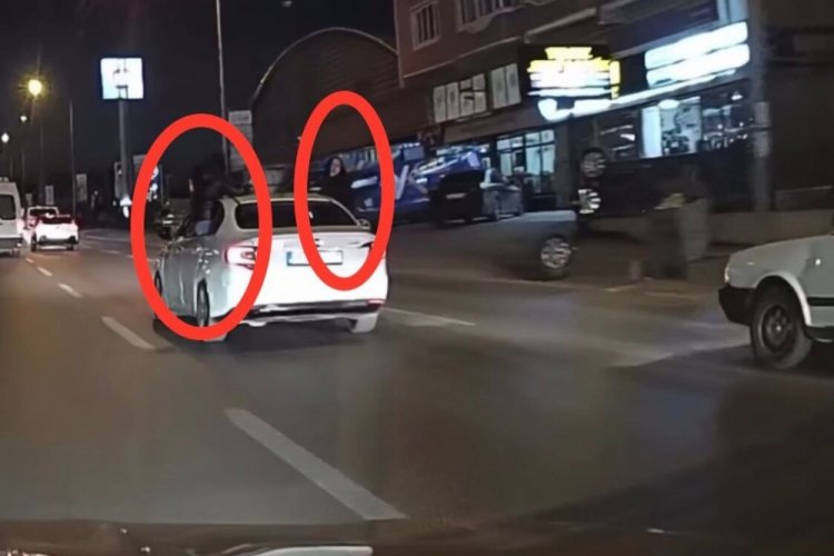 Bursa'da TikTok &ccedil;ekmek isteyen gen&ccedil; kızlar ara&ccedil; camından sarktılar&nbsp; (&Ouml;ZEL HABER)