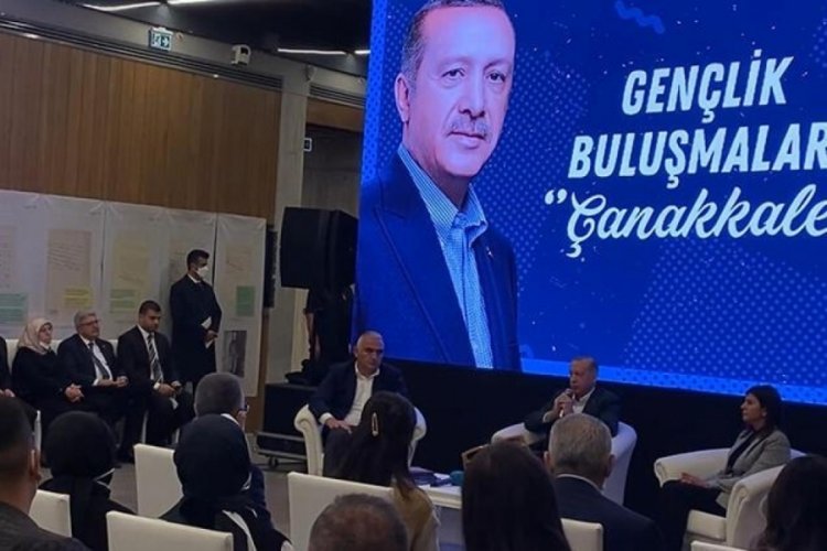 &Ccedil;anakkale'de Cumhurbaşkanı Erdoğan, izlediği belgesel karşısında g&ouml;zyaşlarını tutamadı