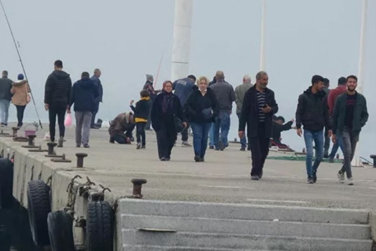 Koronavir&uuml;s vaka sayılarının arttığı Balıkesir'de esnaftan 'aşı ve tedbir' &ccedil;ağrısı