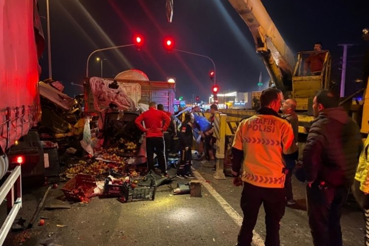 Adana'da feci kaza: 1 &ouml;l&uuml;, 4 yaralı