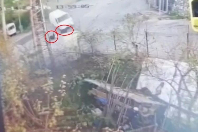 Bursa'da freni boşalan minib&uuml;s iki kadını ezdi: 1 &ouml;l&uuml;