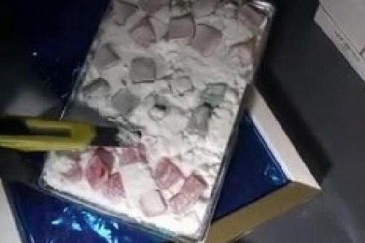 Lokum kutusundan uyuşturucu &ccedil;ıktı! 2 kişi g&ouml;zaltında