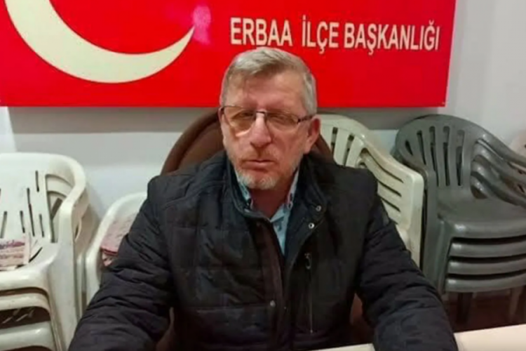 Aşı yaptırmayan il&ccedil;e başkanı koronavir&uuml;sten hayatını kaybetti