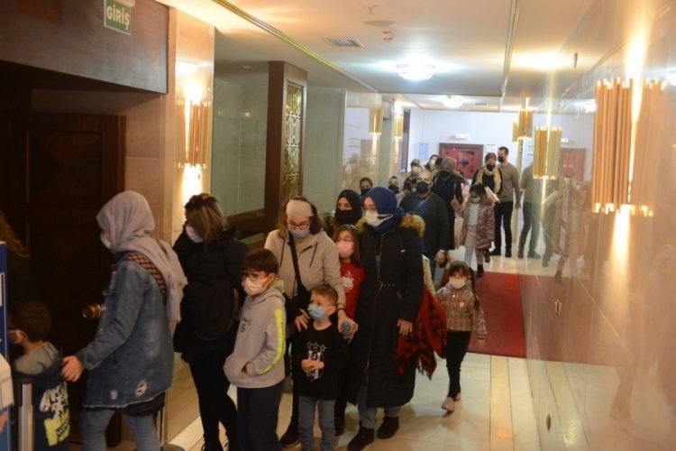 Bursa'da tiyatro şehrin d&ouml;rt bir yanında