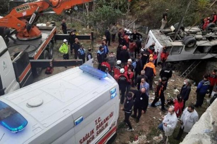 Devrilen &ouml;ğrenci servisi midib&uuml;s s&uuml;r&uuml;c&uuml;s&uuml;n&uuml;n belgeleri eksik &ccedil;ıktı