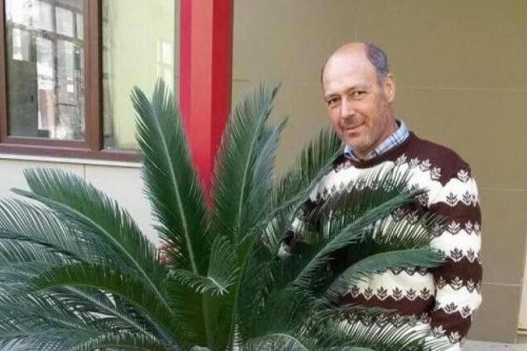 Temizlik iş&ccedil;isi &ccedil;&ouml;p kamyonunun altında kaldı