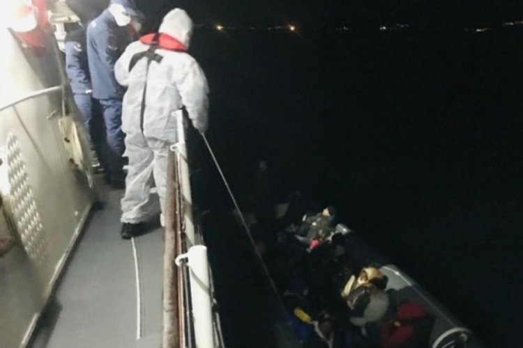 Balıkesir a&ccedil;ıklarında 45 d&uuml;zensiz g&ouml;&ccedil;men kurtarıldı