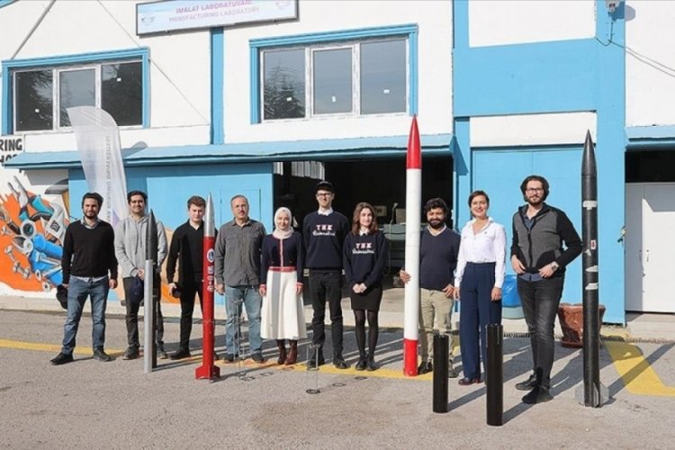 T&uuml;rk Hava Kurumu &Uuml;niversitesi roket yarışmasında d&uuml;nya ikincisi oldu