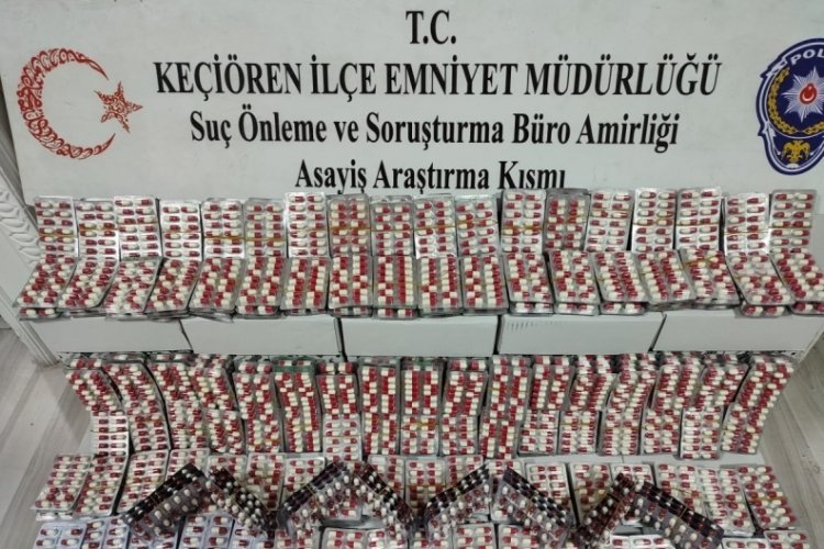 3 ş&uuml;pheli uyuşturucu satarken su&ccedil;&uuml;st&uuml; yakalandı