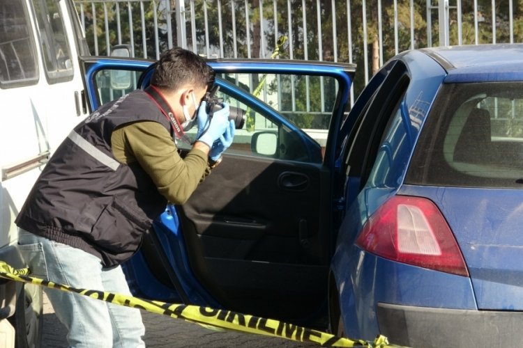 Yaşlı adam hastane otoparkındaki aracında &ouml;l&uuml; bulundu