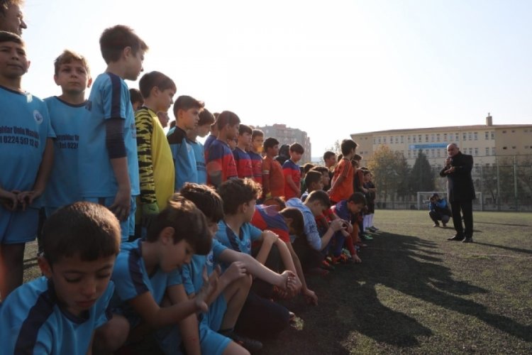 Gemlik Amat&ouml;r Spor Kul&uuml;pleri Birliği'nde &Ouml;zg&uuml;r Aksoy, futbol turnuvası ile anılıyor