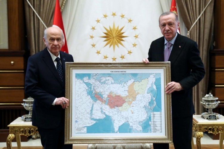 Cumhurbaşkanı Erdoğan ile MHP lideri Bah&ccedil;eli arasında K&uuml;lliye'de s&uuml;rpriz g&ouml;r&uuml;şme