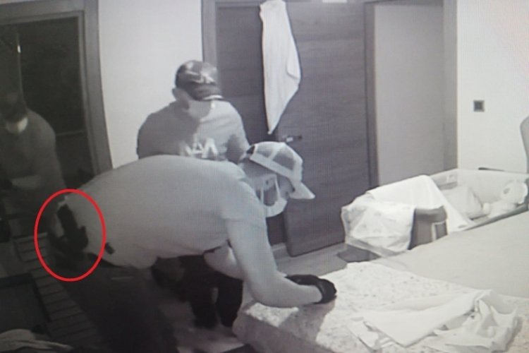 Bursa'da eve giren hırsızlar bebek kamerasından belirlendi, şebeke &ccedil;&ouml;kertildi