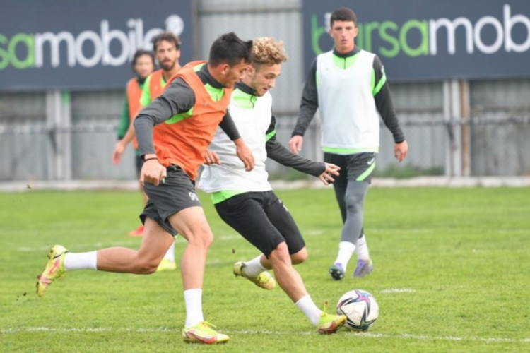 Bursaspor'da İstanbulspor ma&ccedil;ı hazırlıkları s&uuml;r&uuml;yor