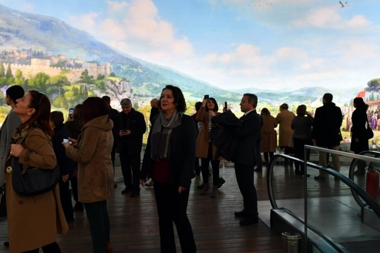 Fetih M&uuml;zesi g&ouml;n&uuml;ll&uuml; rehberlerini arıyor