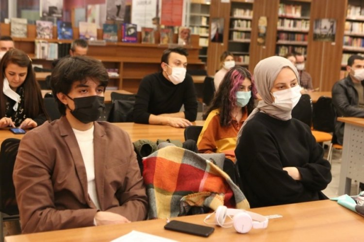 Nil&uuml;fer K&uuml;t&uuml;phane G&uuml;nleri'nde medyanın cinsiyet&ccedil;i dili tartışıldı