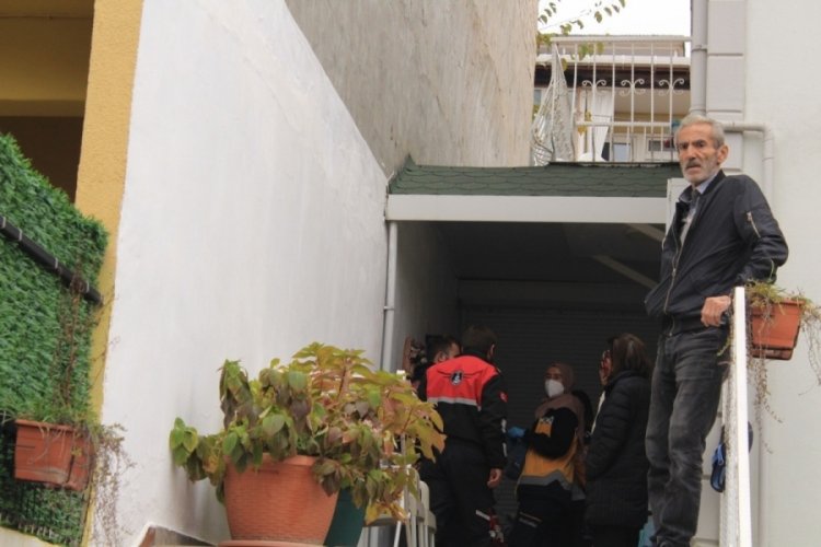 Bunalıma girdi, babasının bulunduğu evi ateşe verdi