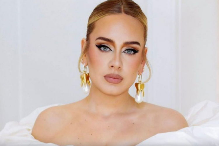 Adele, altı yıl sonra 30 isimli alb&uuml;m&uuml;yle geri d&ouml;nd&uuml;