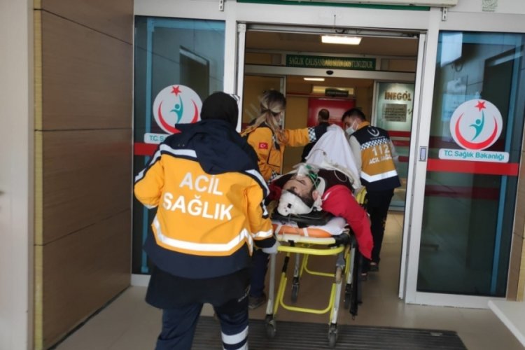 Bursa'da takla atan aracın s&uuml;r&uuml;c&uuml;s&uuml; ağır yaralandı