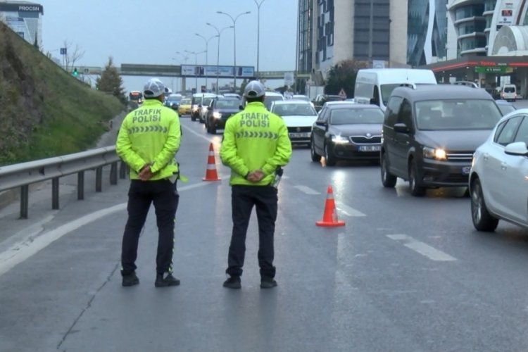 İstanbul'da emniyet şeridinde yakalandı "Her g&uuml;n kullanıyorum" dedi
