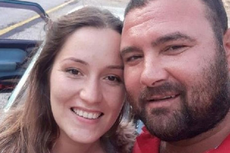 Eşini sırtından bı&ccedil;aklayan kocaya karar &ccedil;ıktı!