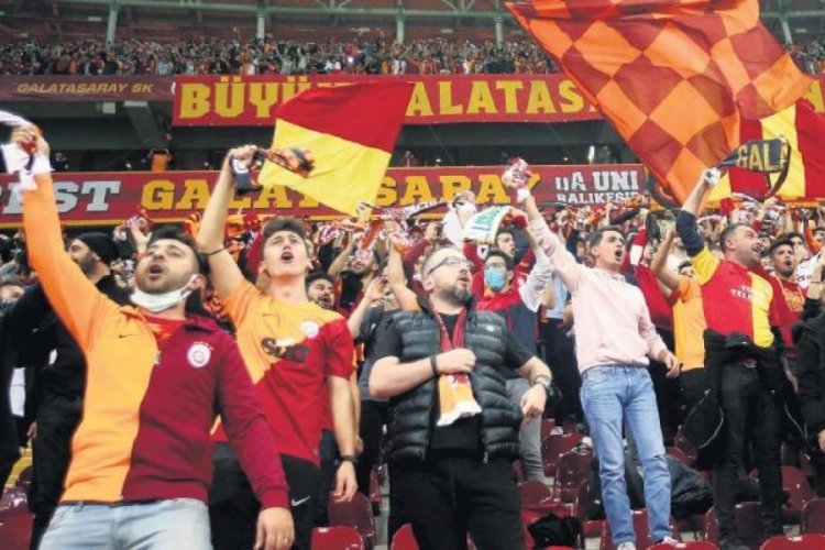 Galatasaray, derbi &ouml;ncesi oynamadan kazandı