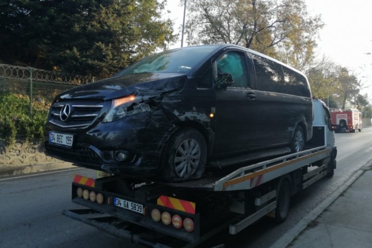S&uuml;r&uuml;c&uuml; kalp krizi ge&ccedil;irdi, minib&uuml;s duvara &ccedil;arptı