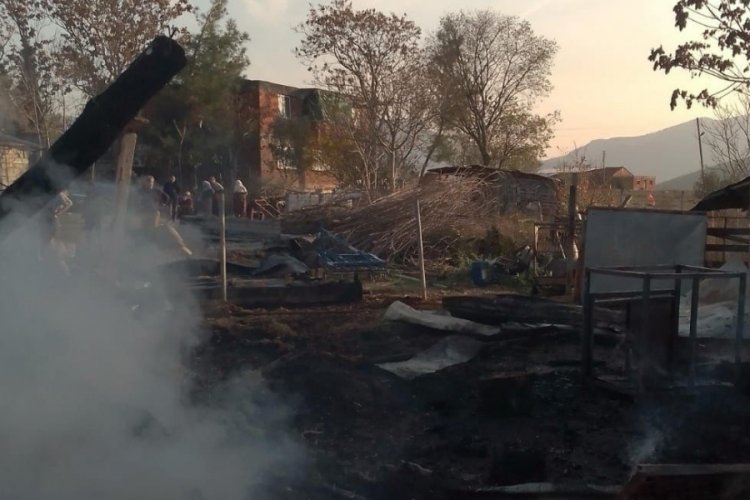 600 balya saman yangında k&uuml;l oldu