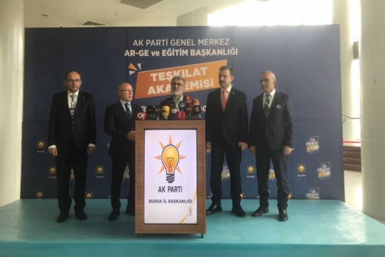 Ge&ccedil;miş d&ouml;nem Enerji ve Tabii Kaynaklar Bakanı Taner Yıldız, Bursa'da a&ccedil;ıklamalarda bulundu