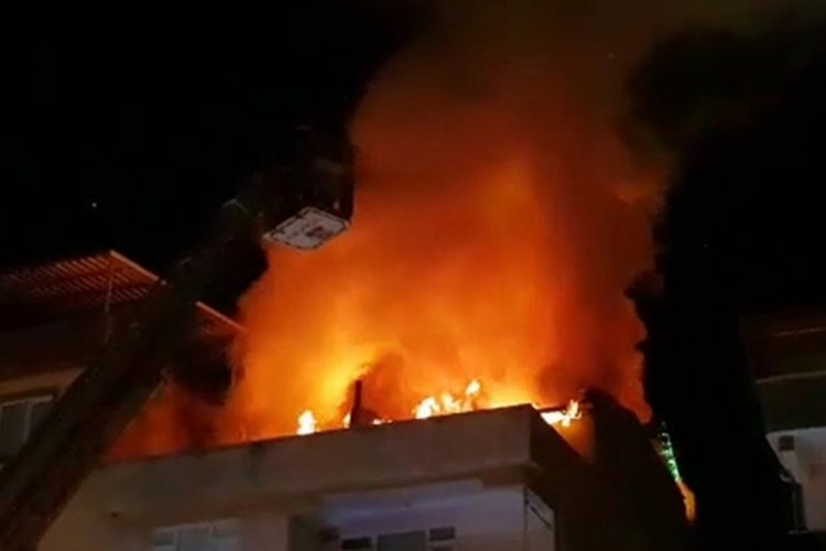 Bursa'da korkutan &ccedil;atı yangını