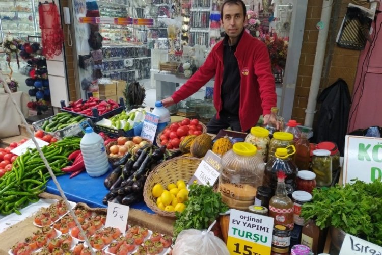 Bursalı fotoğraf&ccedil;ı mesleğini bıraktı, "organik pazarcı" oldu