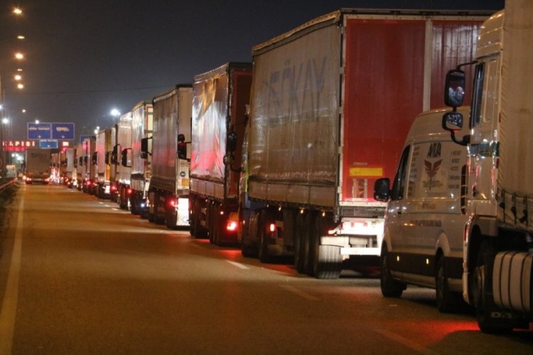 Kapıkule'de TIR kuyruğu 11 kilometreyi buldu