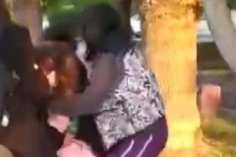 Hatay'da kızların sa&ccedil; sa&ccedil;a mesaj kavgası kamerada
