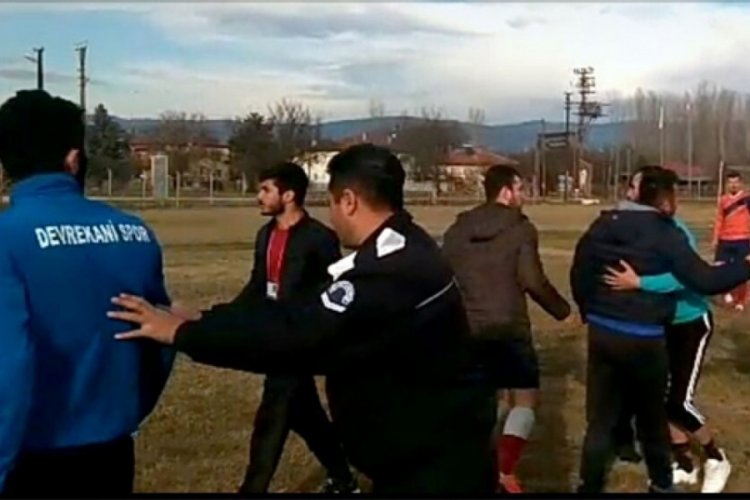 Ma&ccedil;ta &ccedil;ıkan kavgada Belediye Başkan Yardımcısı ve Kul&uuml;p Başkanı yaralandı