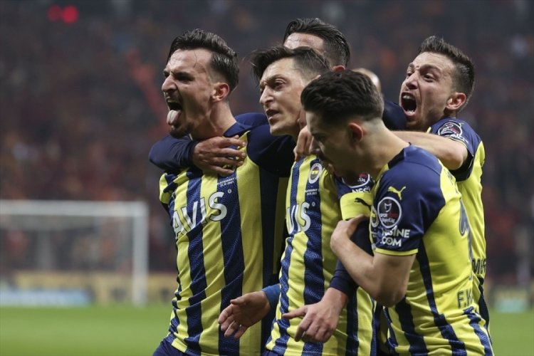 Tarihi derbinin kazanını Fenerbah&ccedil;e