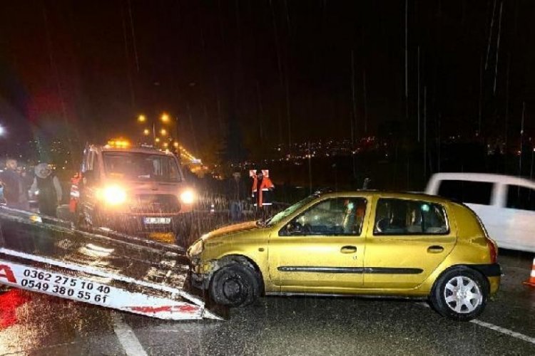 Samsun'da ağaca &ccedil;arpan otomobilin s&uuml;r&uuml;c&uuml;s&uuml; hayatını kaybetti